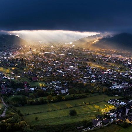 White Apartment Gura Humorului, Bucovina, Voronet المظهر الخارجي الصورة