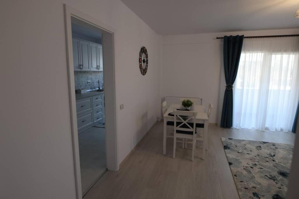 White Apartment Gura Humorului, Bucovina, Voronet المظهر الخارجي الصورة