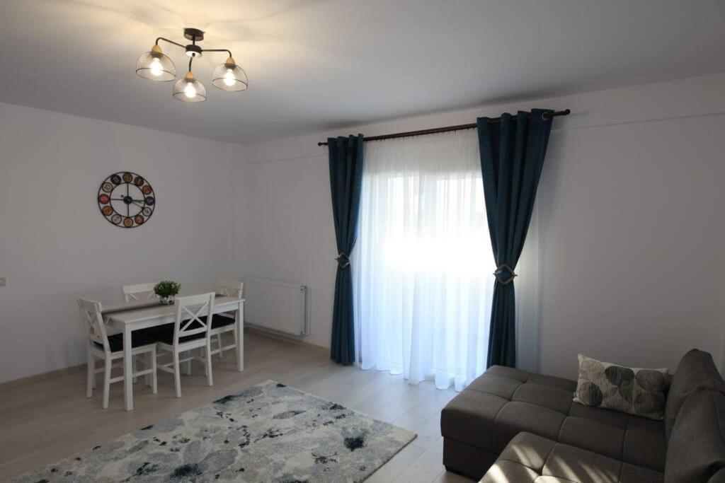 White Apartment Gura Humorului, Bucovina, Voronet المظهر الخارجي الصورة