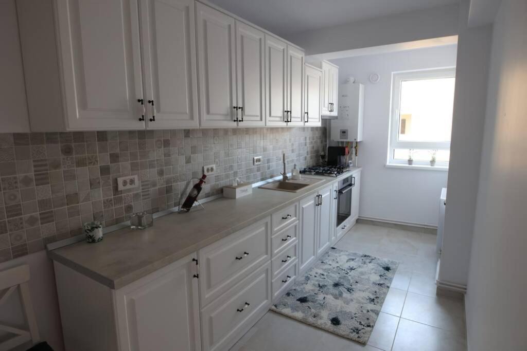 White Apartment Gura Humorului, Bucovina, Voronet المظهر الخارجي الصورة