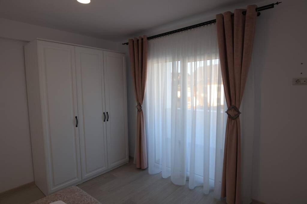 White Apartment Gura Humorului, Bucovina, Voronet المظهر الخارجي الصورة