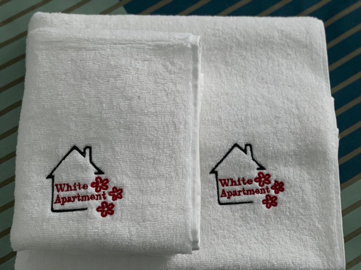 White Apartment Gura Humorului, Bucovina, Voronet المظهر الخارجي الصورة